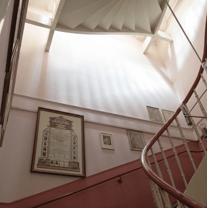 Spiraltreppe im Inneren des Logenhauses.